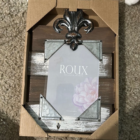 Roux Other - NWT picture frame crafted from reclaimed wood and metal.